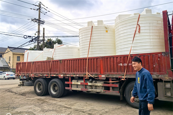10噸塑料加藥箱容器發(fā)貨杭州中